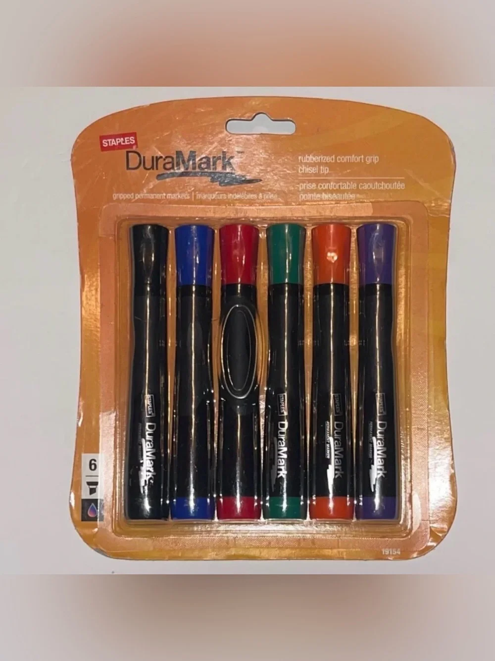 Staples DuraMark Comfort Grip, Chisel Tip Permanent Markets, 6 Count